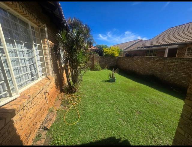 3 BEDROOM TOWNHOUSE FOR SALE IN ANNLIN